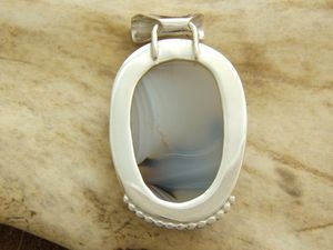 Pendentif en agate et argent massif