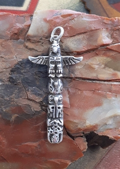 Pendentif totem