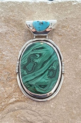 Pendentif cloisonné de pierres